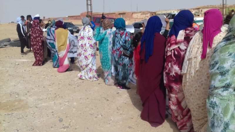 محتجون بمخيمات تندوف يناشدون الرئيس الجزائري و الاتحاد الافريقي و الأوروبي