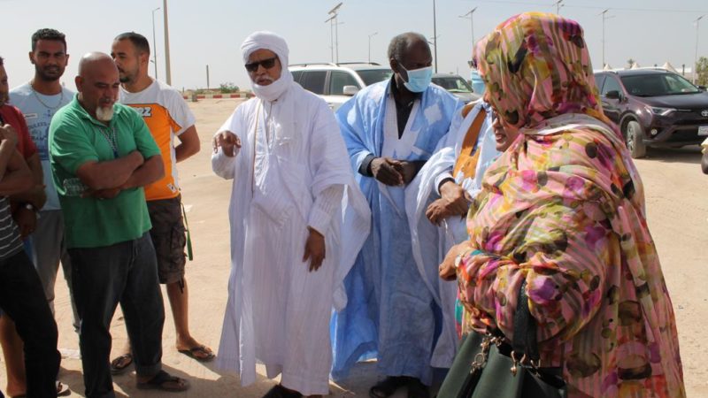 وفد برلماني موريتاني يزور السائقين العالقين بموريتانيا
