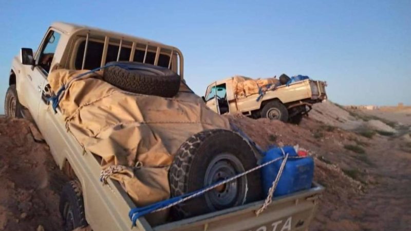الجيش يحجز سيارتين و مخدرات بالحزام الأمني