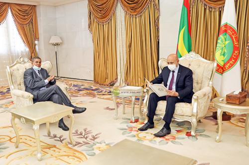 الرئيس الموريتاني يستقبل البشير مصطفى السيد