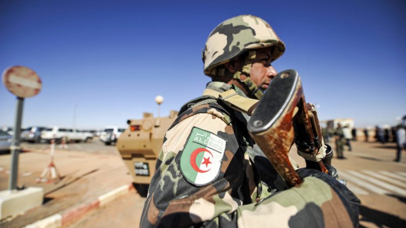 الجيش الجزائري يحتجز   موريتانيين