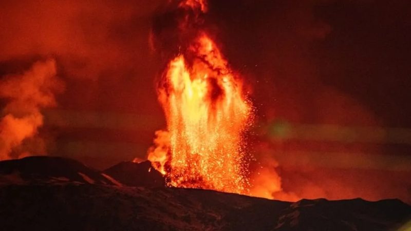 عودة الثوران مجددا لبركان لابالما