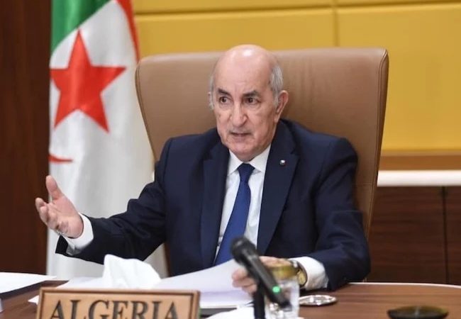 الرئيس الجزائري ينهي   مهام 50 سفيراً ومفوضاً  بالخارج